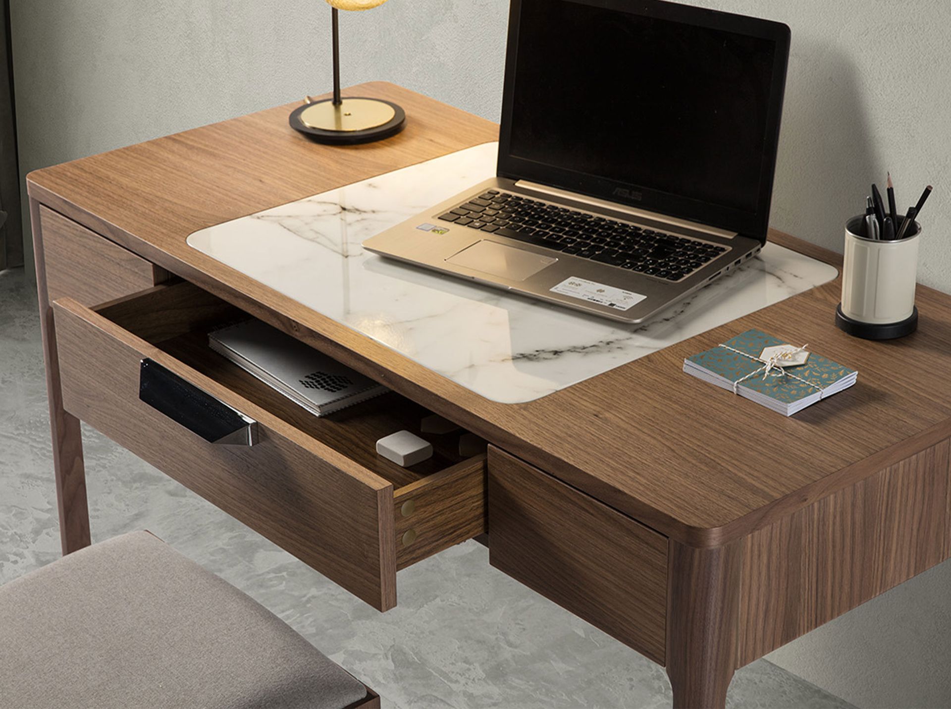 Lua prémium design íróasztal